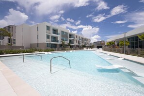 Pool - Modern Comfort in Central Isla Verde (Carolina)