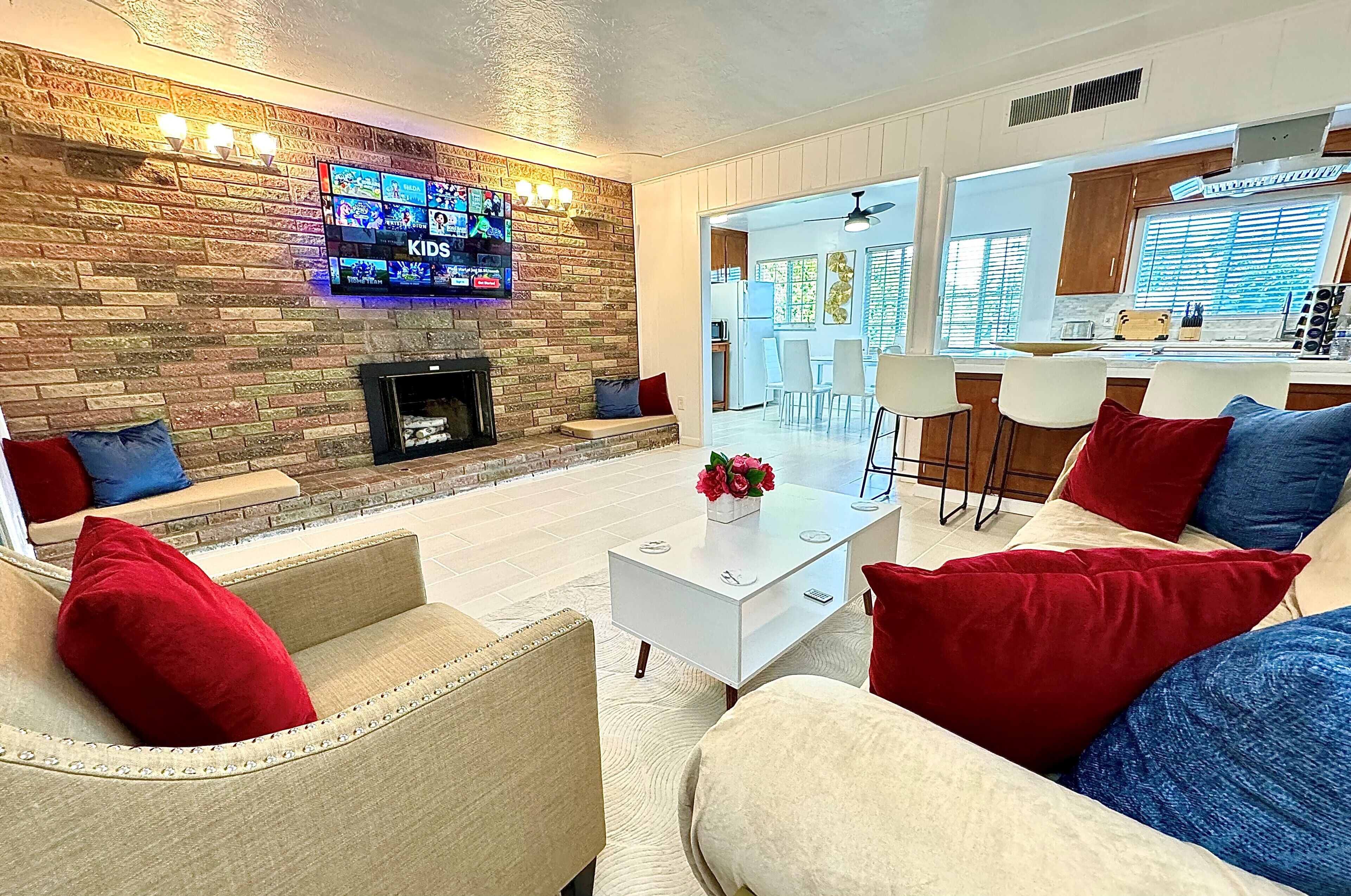 Newly Renovated Modern + Cozy Home in Central Location, Fresno, CA 