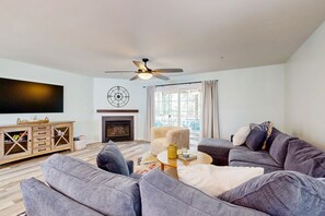 TV, fireplace - Town of Rehoboth Beach home w/shared pool, W/D & free WIFI (Rehoboth Beach)