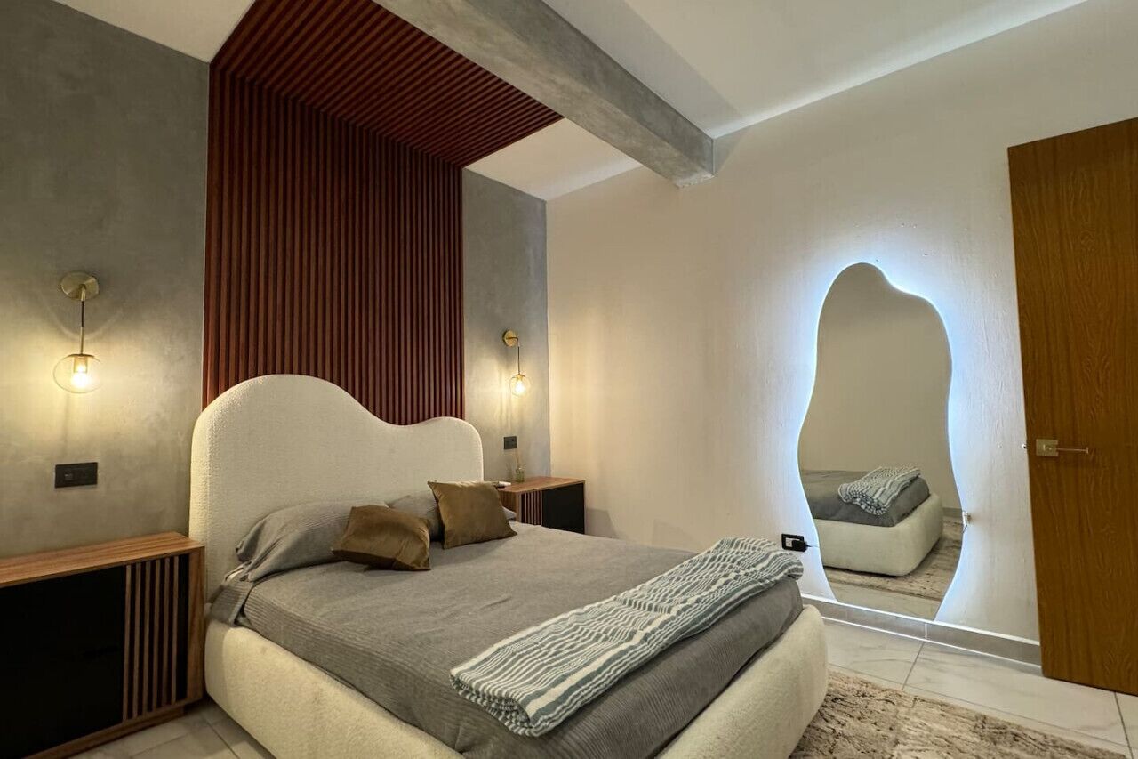 2 bedrooms, desk, iron/ironing board, WiFi