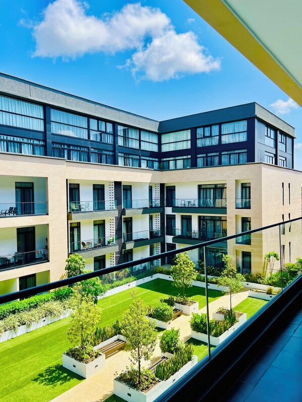 Property grounds - Executive Studio, Embassy Gardens, Cantonments, Accra (Accra)