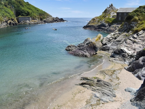 2 bedroom accommodation in Polperro