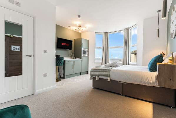 1 多间卧室、熨斗/熨衣板、WiFi、床单