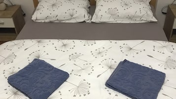 1 habitación, tabla de planchar con plancha, wifi y ropa de cama