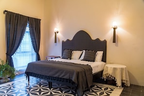 Individually decorated, individually furnished, desk, laptop workspace - Luxury Historic 5BR Boutique hotel (Mérida)