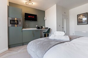 1 bedroom, iron/ironing board, WiFi, bed sheets - Beachfront Aparthotel, Seaview Apartment with free parking #7 (Redcar)