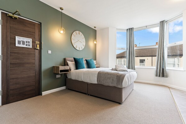 1 slaapkamer, een strijkplank/strijkijzer, wifi, beddengoed