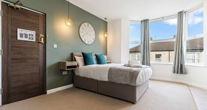 Beachfront Aparthotel, Seaview Apartment with free parking #7