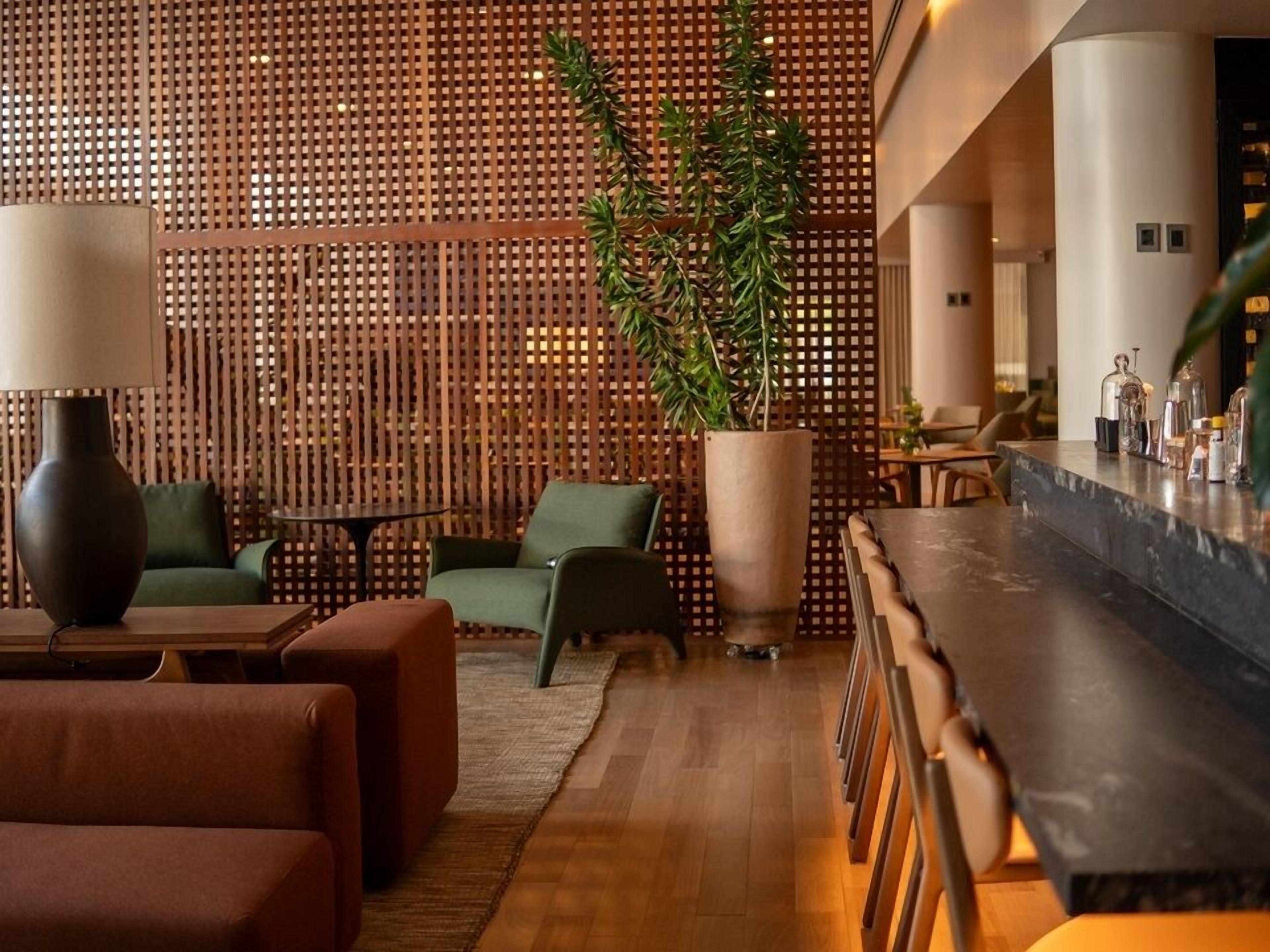 2 quầy bar/khu lounge, quầy bar bên hồ bơi 