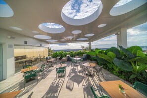 شرفة على السطح