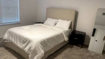 3 habitaciones, tabla de planchar con plancha, wifi y ropa de cama