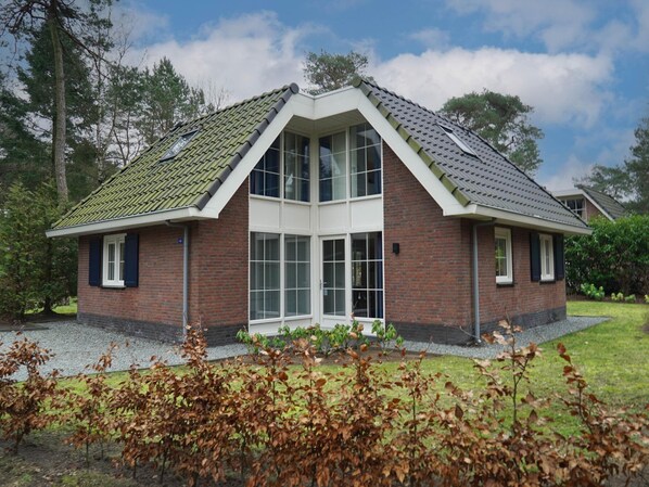 Exterior - Modern Holiday Home in a National Park (Beekbergen)