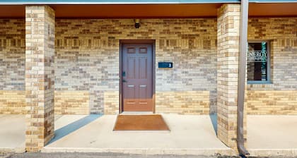 Cozy apartment with mountain views, centrally located - dog friendly