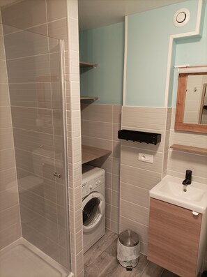 Shower, toilet paper
