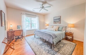 2 chambres, bureau, fer et planche à repasser, lit parapluie