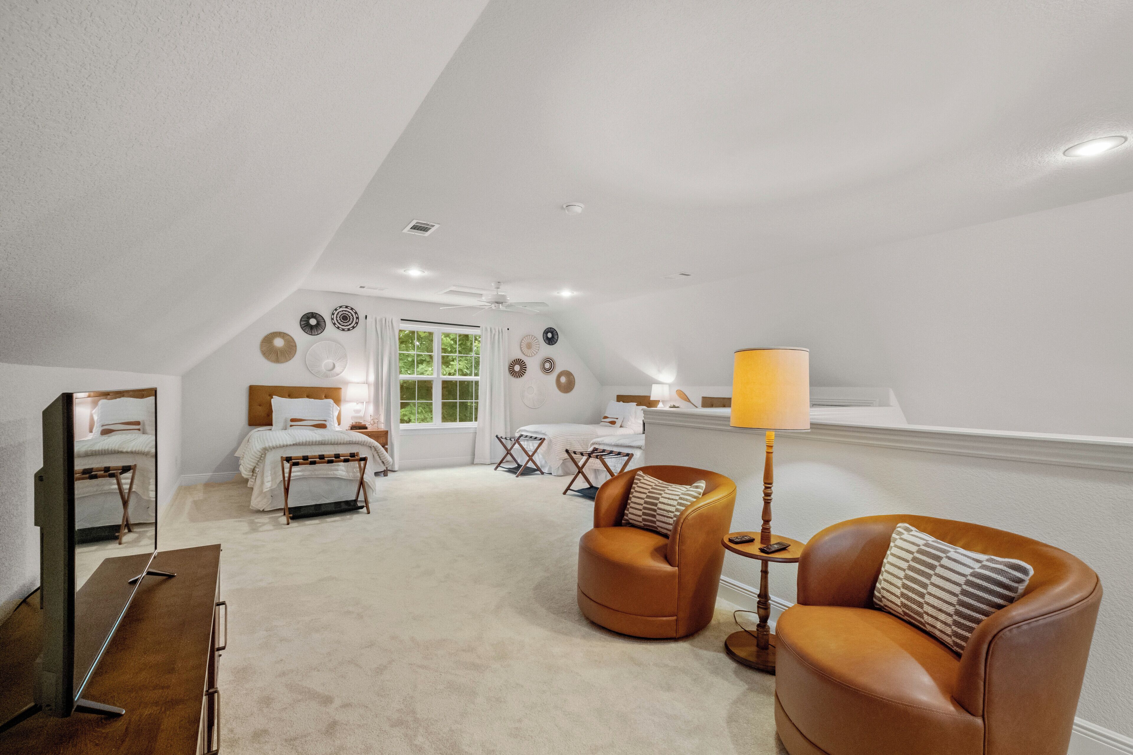 2 多间卧室、办公桌、熨斗/熨衣板、旅行婴儿床