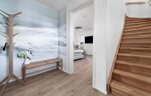 3 quartos, ferros/tábuas de passar roupa, berço de viagem