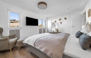 3 habitaciones, tabla de planchar con plancha y cuna de viaje 