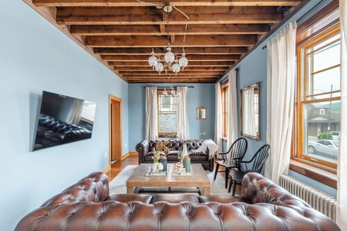 9 Bedroom, Sleeps 22! Hot Tub & Game Room - Minutes to Jim Thorpe