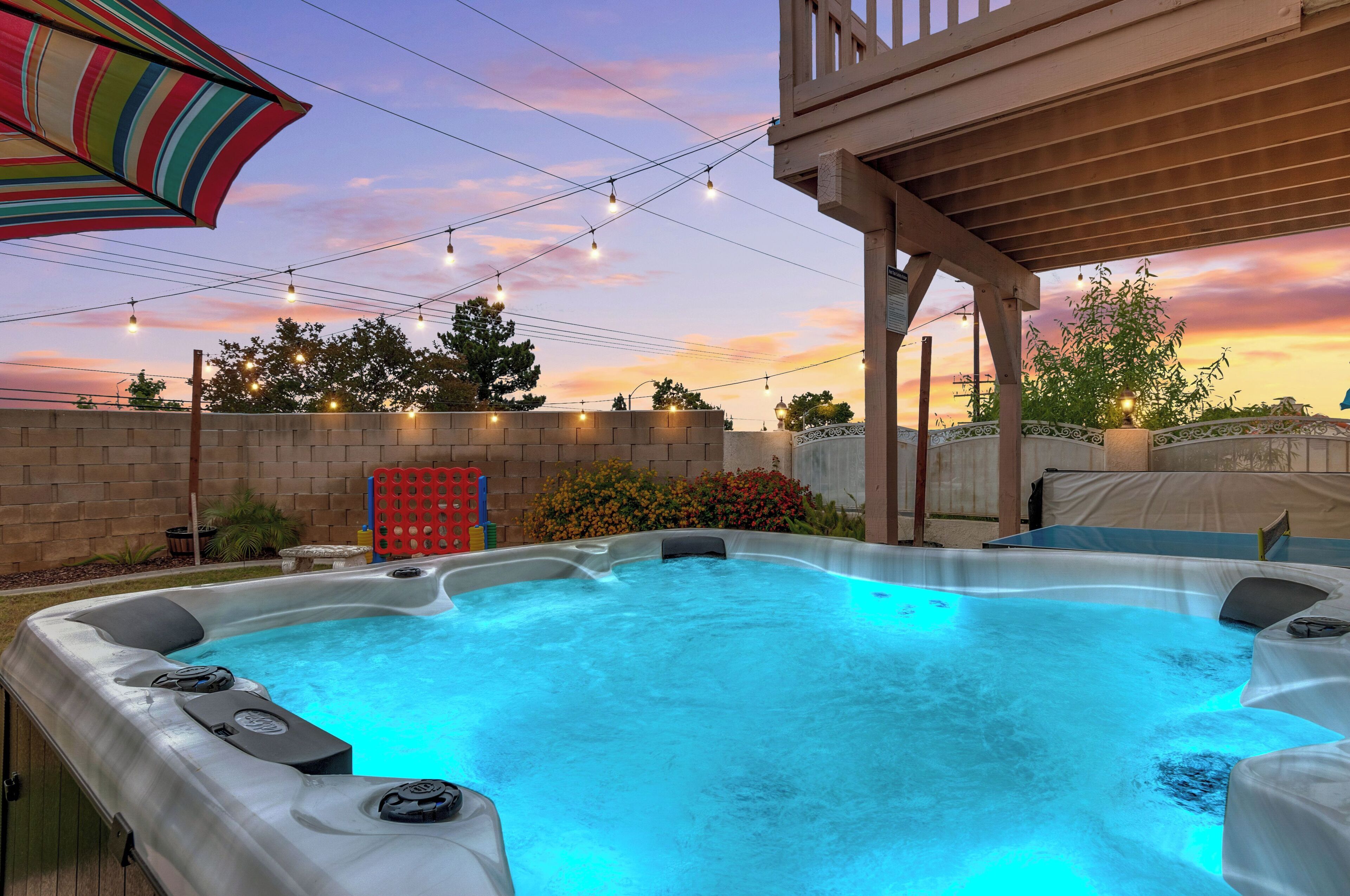 Serenity Villa Hermosa, Jacuzzi, Games, Patio Furniture, 2 Story Home w Backyard