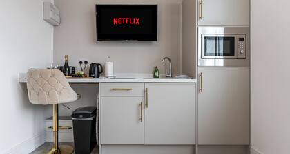 Beachfront Aparthotel, Deluxe Apartment with free parking #4