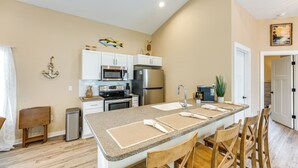 A modern kitchen with white cabinets, stainless steel appliances, and a granite countertop. - ~ 2 Mi to Boat Ramp: Steinhatchee River Cottage (Steinhatchee)