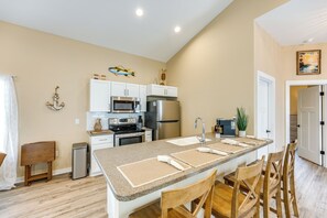 Fridge, microwave, stovetop, dishwasher - ~ 2 Mi to Boat Ramp: Steinhatchee River Cottage (Steinhatchee)