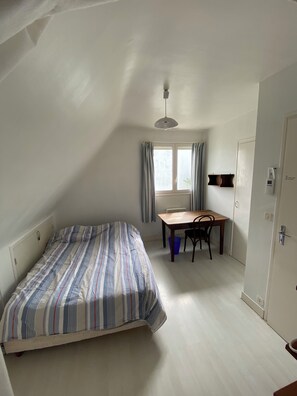 4 slaapkamers, een strijkplank/strijkijzer, wifi, beddengoed