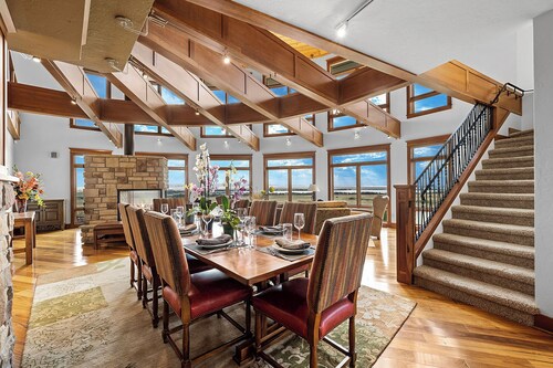 A Truly Amazing space hidden in a secluded sandstone canyon with amazing views 