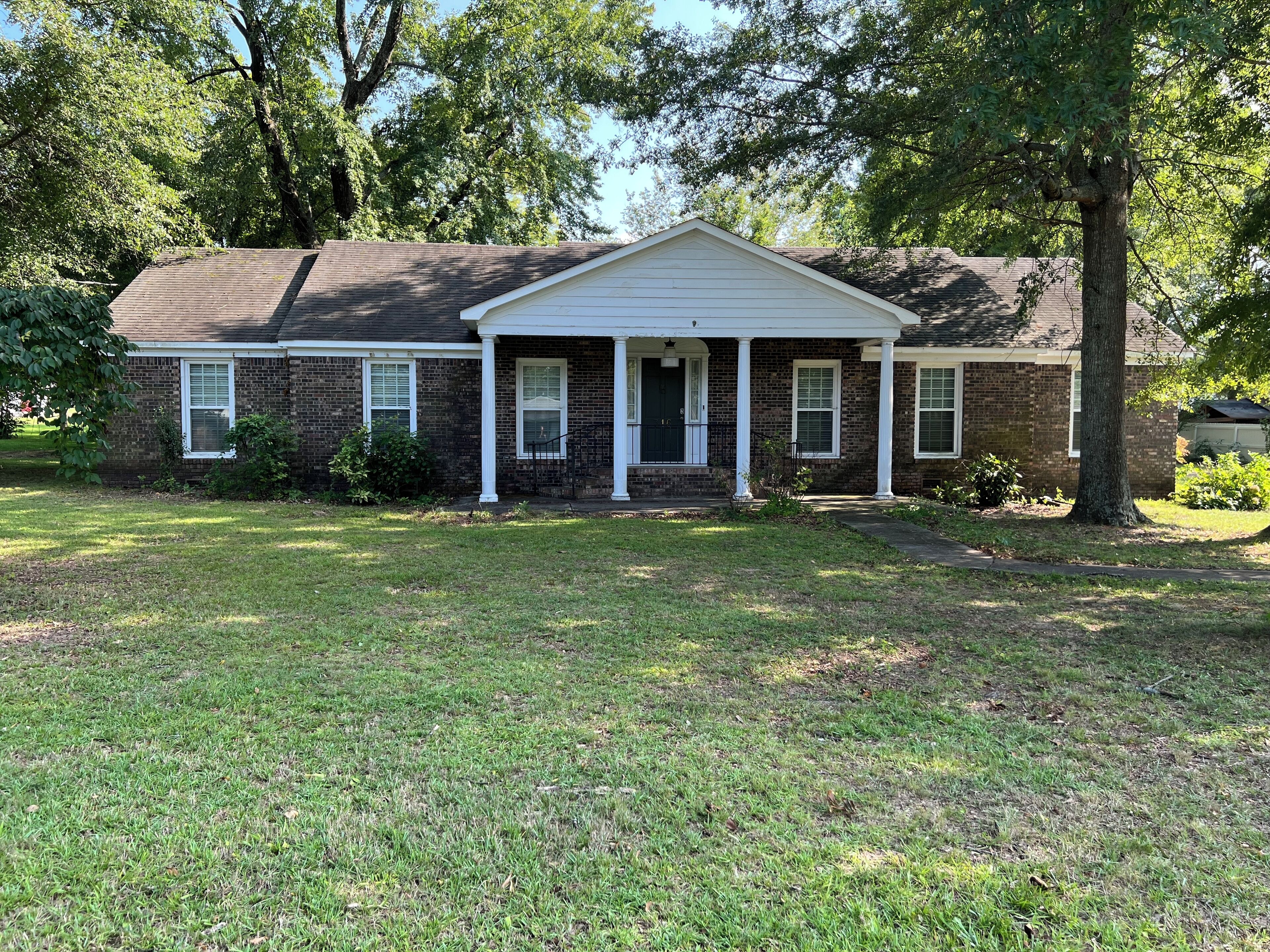 Spacious 4 bedroom 3 fullbath home <10 mi to Guntersville Lake, 20 mi to Cullman