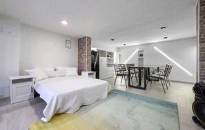 2 bedrooms, in-room safe, free WiFi, bed sheets