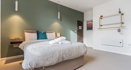 Beachfront Aparthotel, Deluxe Apartment with free parking #8