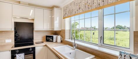 Dishwasher, cookware/dishes/utensils
