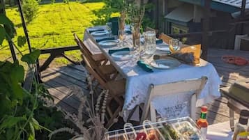 Outdoor dining