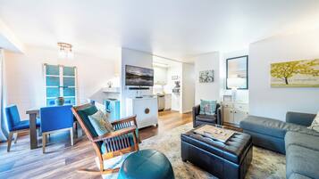 Smart TV, fireplace, DVD player