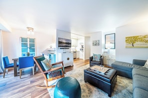 TV connectée, cheminée, lecteur de DVD