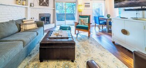 TV connectée, cheminée, lecteur de DVD