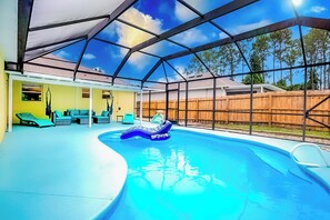 A heated pool - Your Dream Retreat: Where Vacation Feels Like Home (Palm Bay)