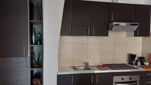 Microwave, oven, stovetop - appt3 Between sea and mountains, beautiful apartment, swimming pool, botanical garden. (Sorède)