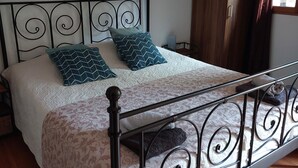 2 bedrooms, iron/ironing board, WiFi - appt3 Between sea and mountains, beautiful apartment, swimming pool, botanical garden. (Sorède)