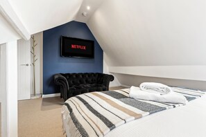 1 slaapkamer, een strijkplank/strijkijzer, wifi, beddengoed