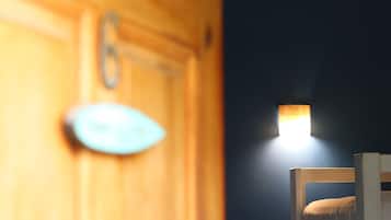 Asrama Umum Standar, hanya laki-laki | Ruang kerja ramah laptop