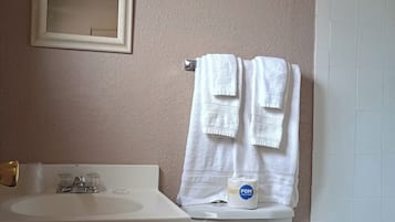 Combined shower/bathtub, hair dryer, towels, soap