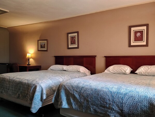 Desk, laptop workspace, blackout drapes, iron/ironing board - Sands Motel (Walsenburg)