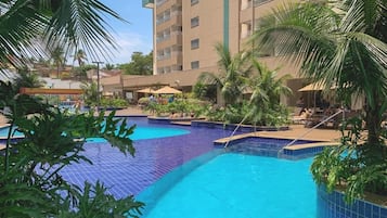 Hồ bơi trong nhà, hồ bơi ngoài trời