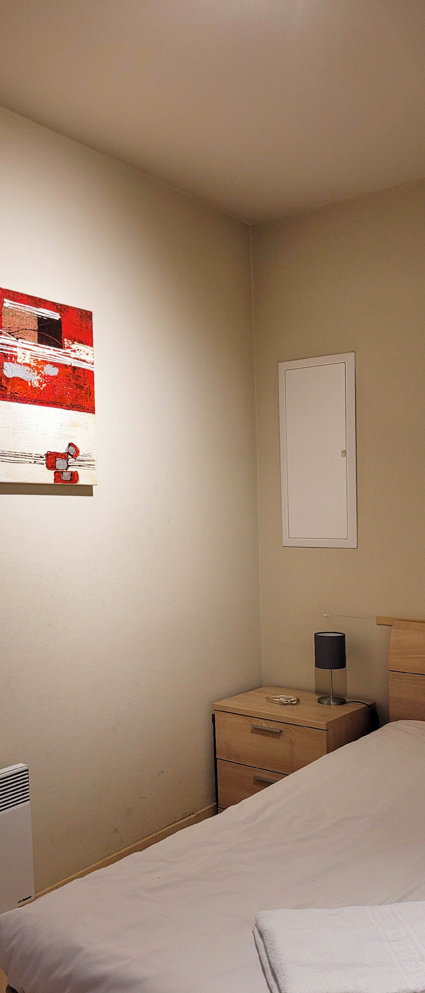 1 slaapkamer, een strijkplank/strijkijzer, wifi, beddengoed