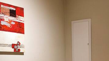 1 slaapkamer, een strijkplank/strijkijzer, wifi, beddengoed