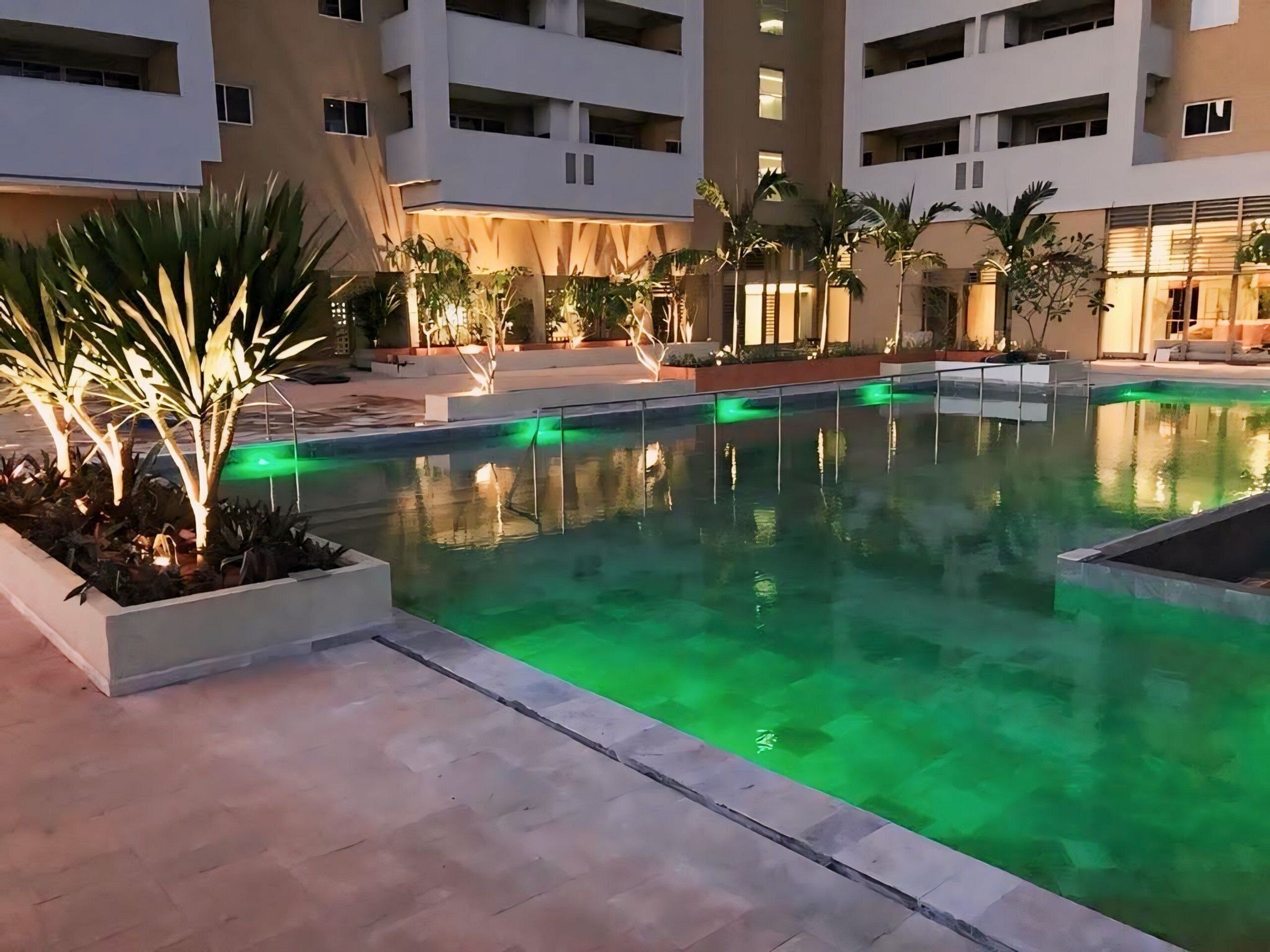 3 udendørs pools, opvarmet pool