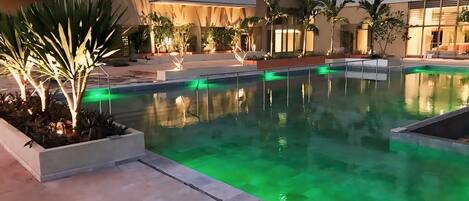 3 udendørs pools, opvarmet pool