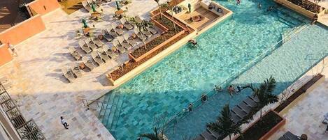 3 piscinas al aire libre, una piscina climatizada